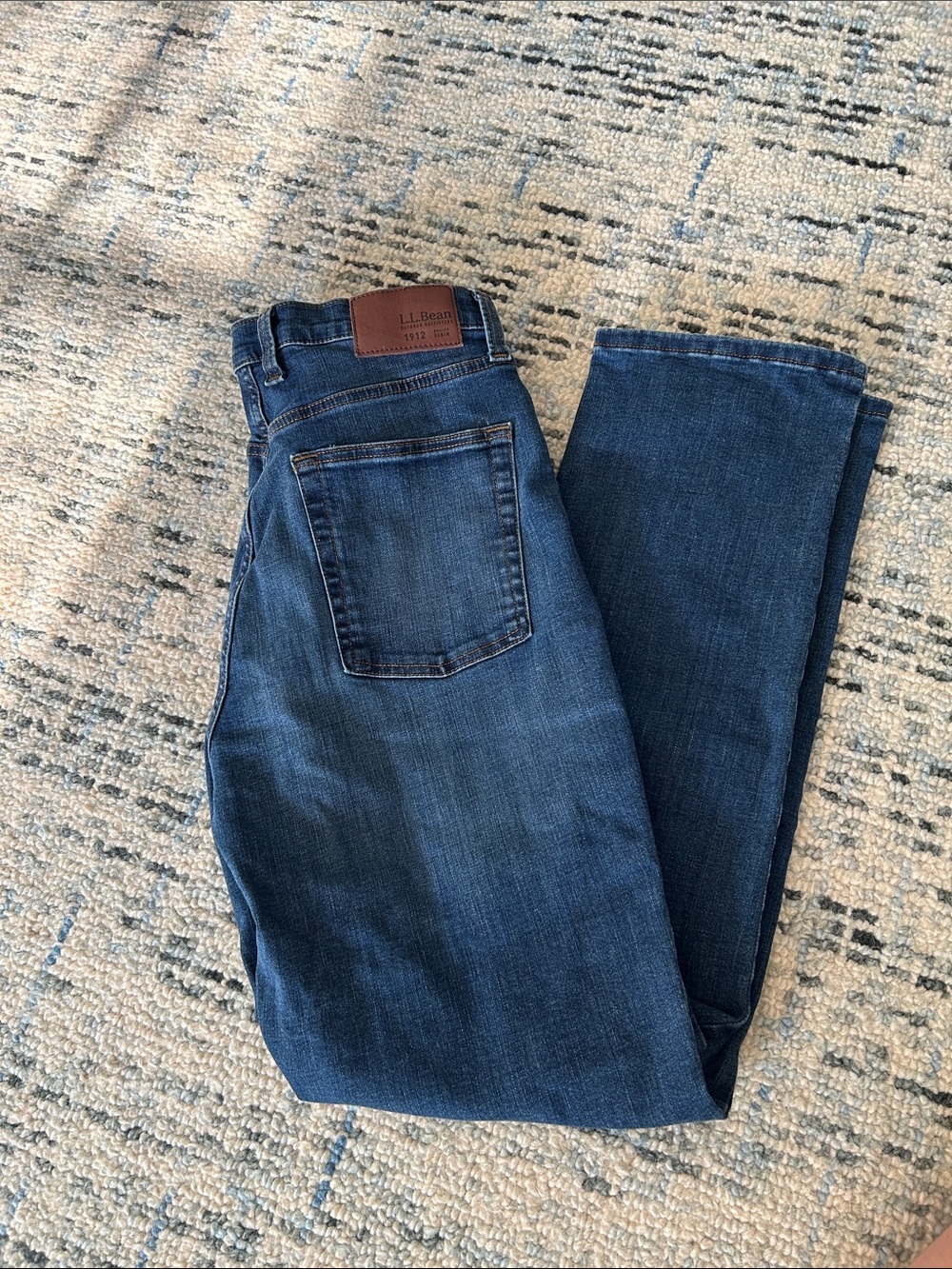 L.L. Bean Men's Dark Blue Relaxed-Fit Jeans sz 33